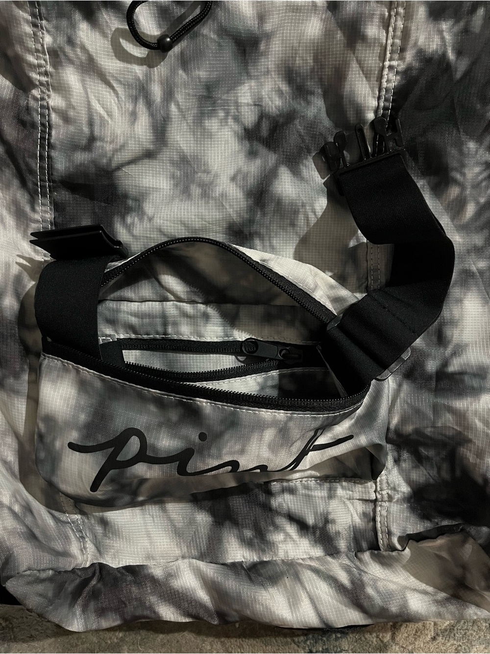 VS PINK Drawstring Backpack - Picture 3 of 9